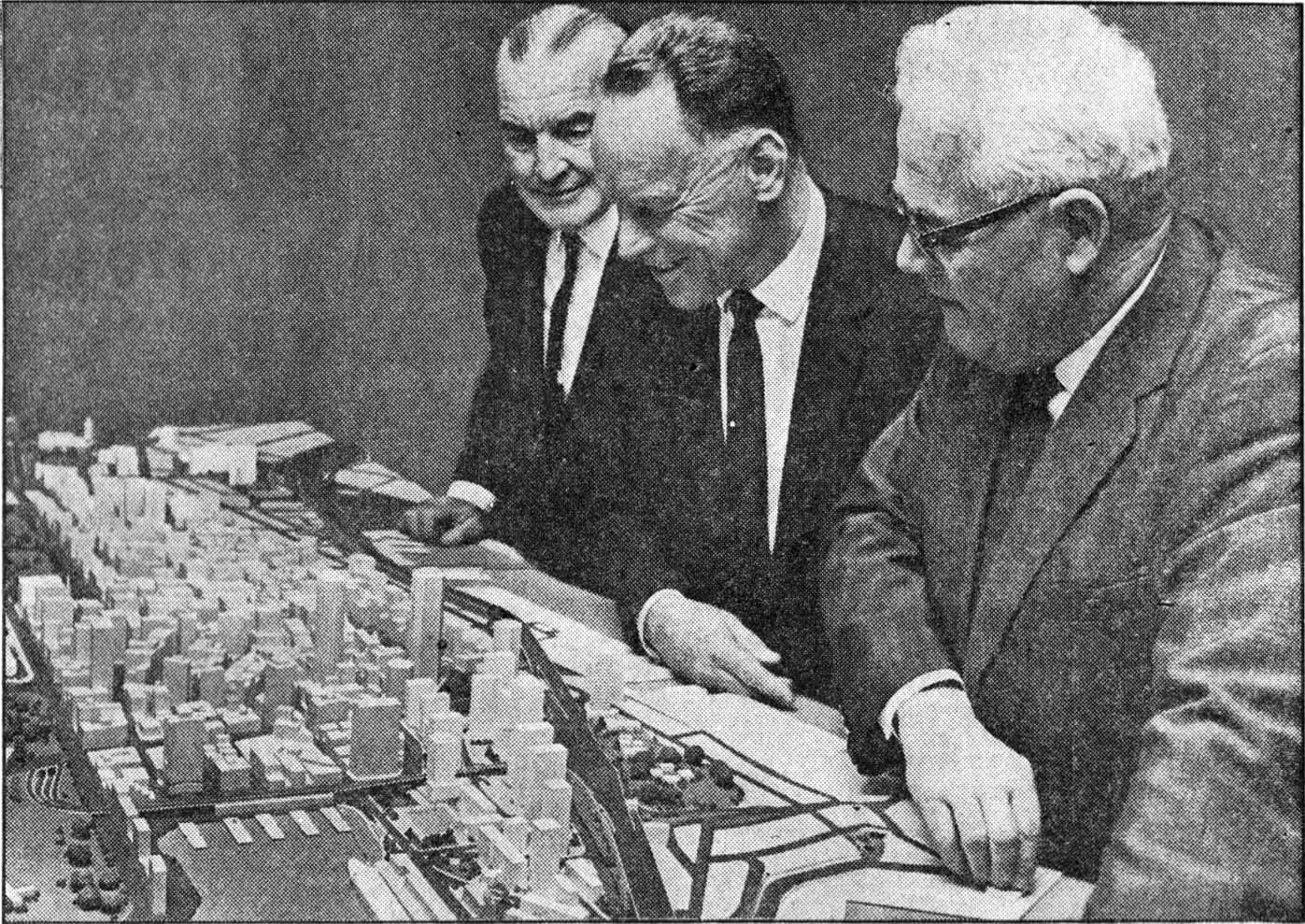 Newspaper photo of three ministers with 1967 Rocks model from The Sun, 1 Aug 1967